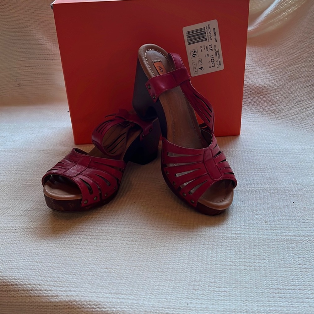 Leather clog sandals